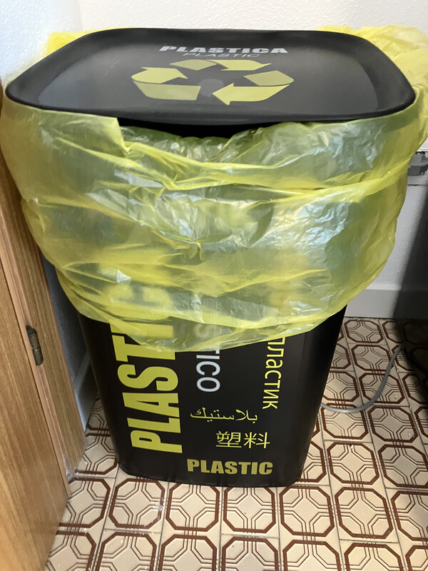 Plastic waste bin